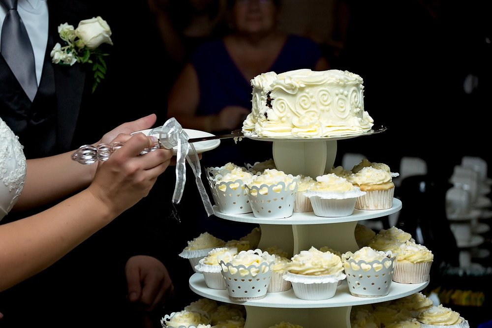 wedding cupcakes reception wedding details Otellos Banquet and Convention Centre toronto wedding photographer